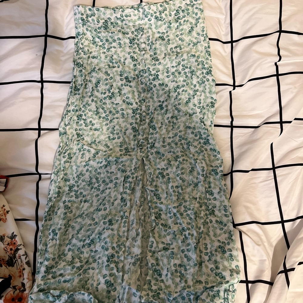 green flower skirt